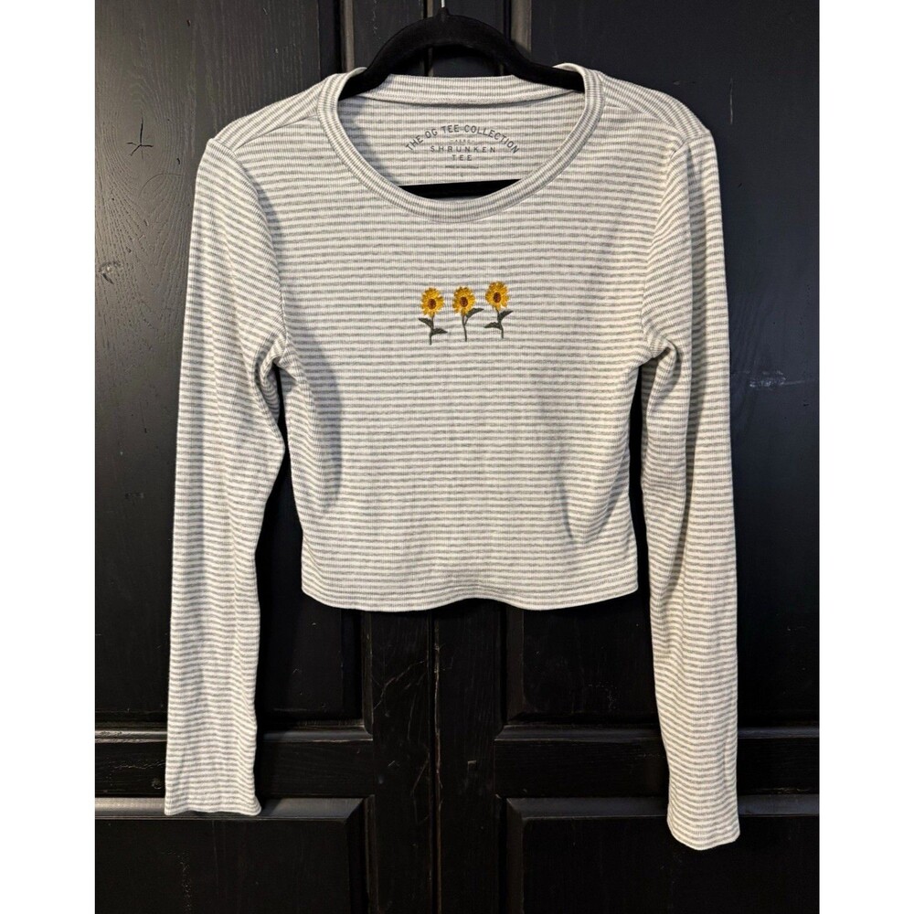 Aero Gray White Striped Embroidered Round Neck Long Sleeve Cropped Tee L